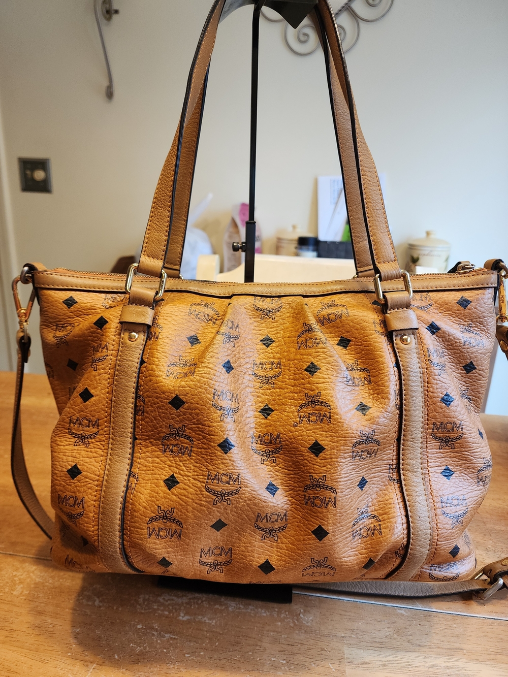MCM Visetos Shoulder Bag in brown with a monogram print, gold-tone hardware - Picture 6 of 16